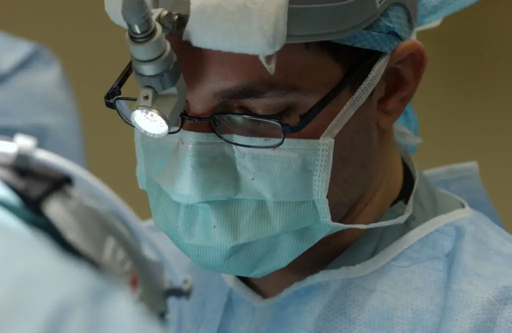oculoplastic surgeon